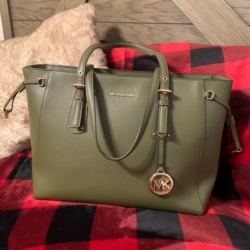 Michael Kors Voyager Leather Tote Bag.